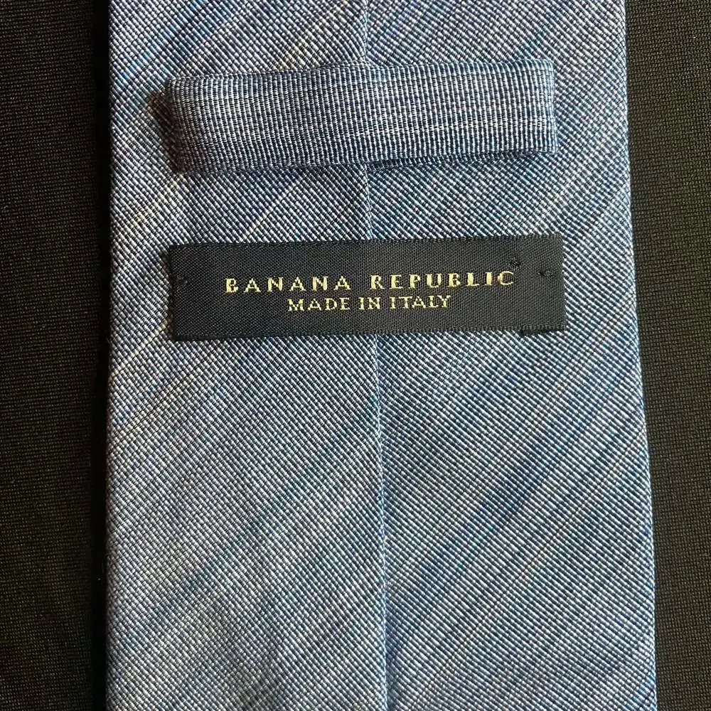 Banana Republic Men's Blue Striped 100% Silk Necktie Made in Italy